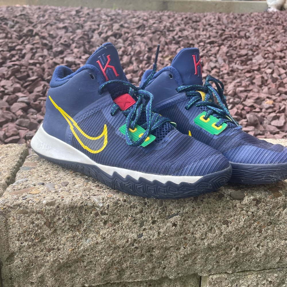 Youth Nike kyrie